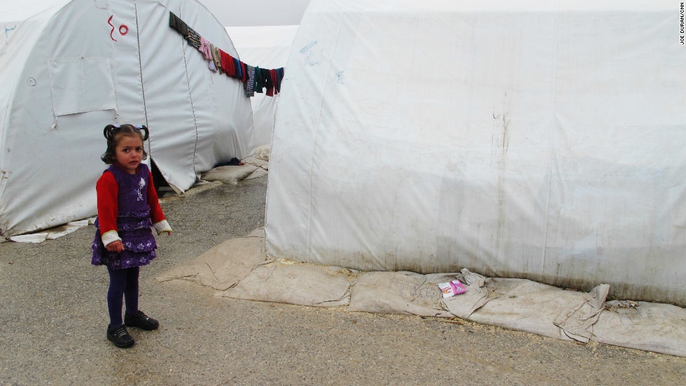 syrian_child_tents